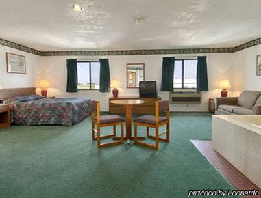 Super 8 By Wyndham Warroad Hotel Kamer foto